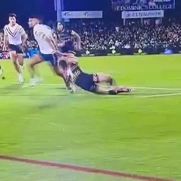 Ashley Klein calls forward pass denying the Roosters a try