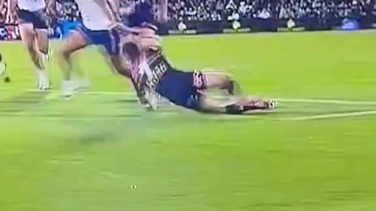 Ashley Klein calls forward pass denying the Roosters a try