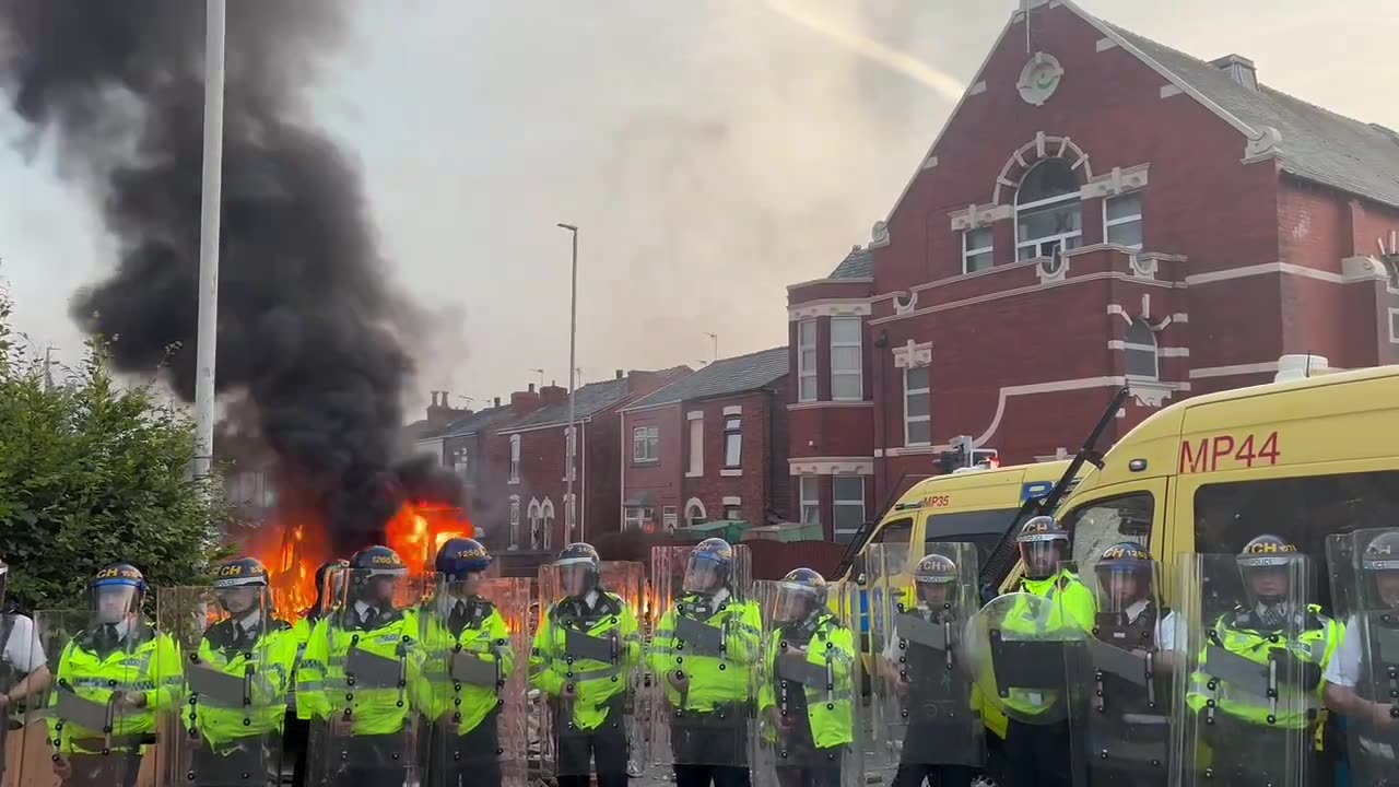 Rioters in Southport, England angry over a deadly mass stabbing on children P2