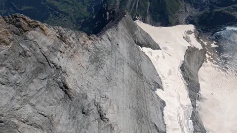 Once in a lifetime flight along the eastern ridge of the Eiger-10