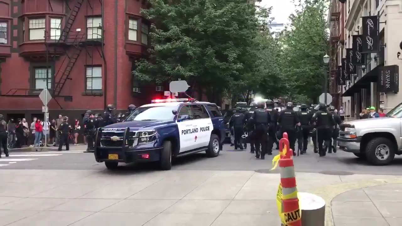 Aug. 17 2019 Portland 1.11 police leave after trying to disperse antifa