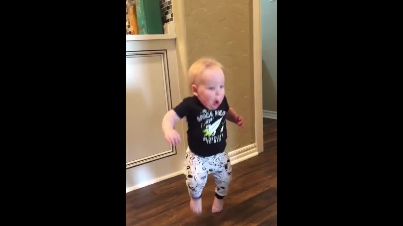 Baby Has Amazing Reaction To Grandpa's Roar