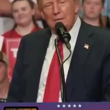 Donald Trump comically reenacts the assassination attempt against him. 🤣