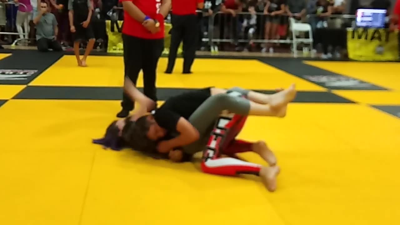 girl fights boy jiu jitsu ,No Gi