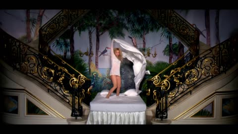 Shakira - Can't Remember to Forget You ft. Rihanna