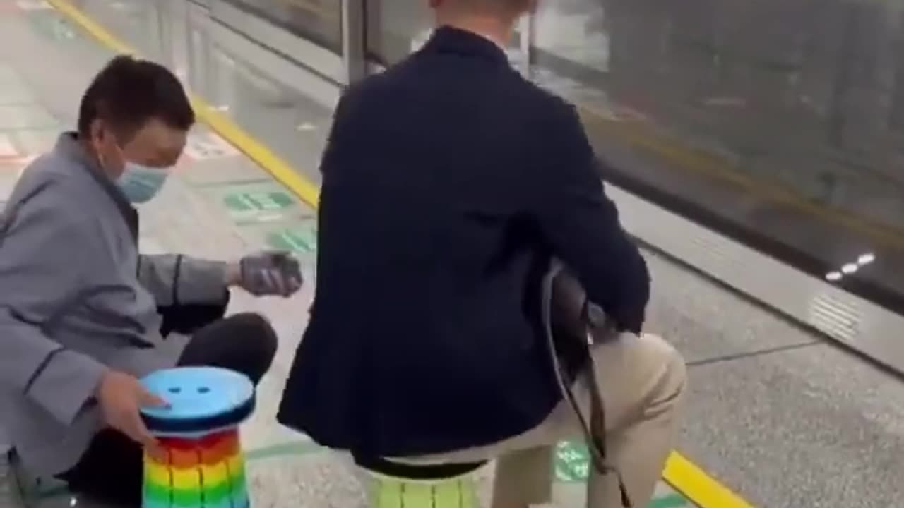 Retractable Travel Stool