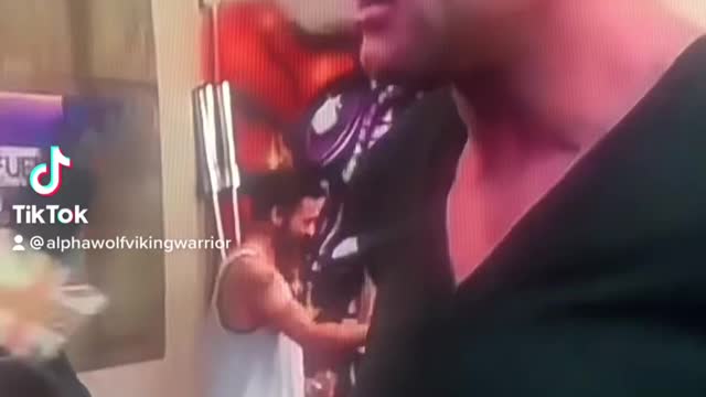 Hilarious - guy falls off treadmill