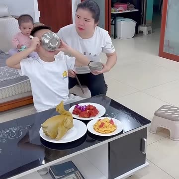 good idea to let baby eat...🤣funny video