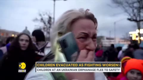 Kids in Ukraine forced to flee _ Children to seek new shelter in Poland _ Ukrain