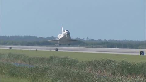 Nasa airplane land back on Earth