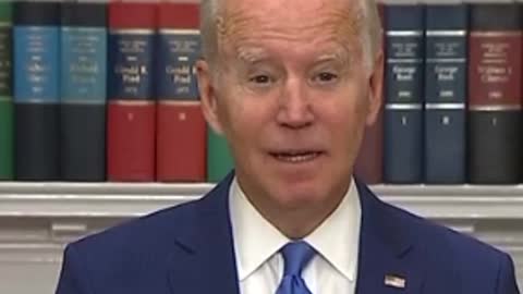 Joe Biden suffers an embarrassing gaffe, seemingly unable to speak.