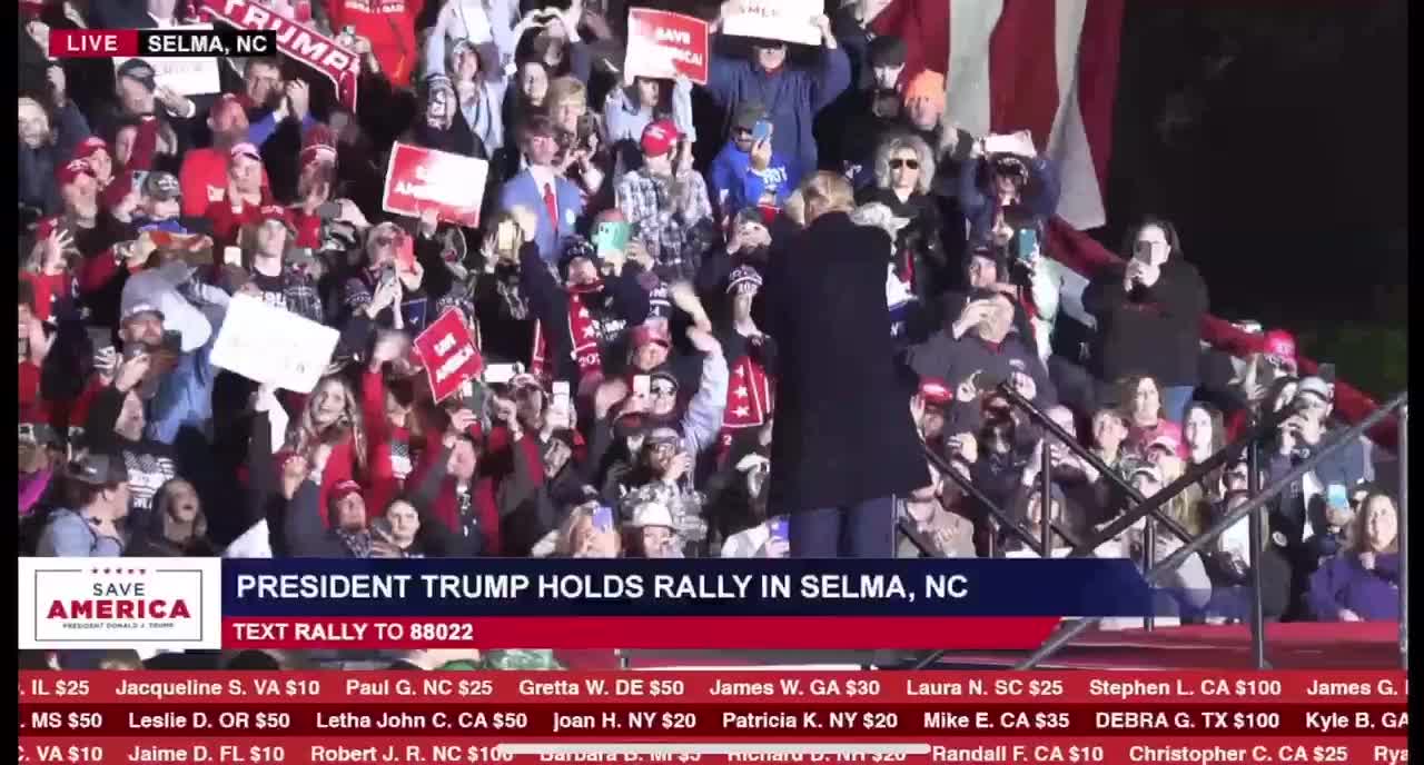Did Trump actually point at the Devolution T shirt guy in approval?