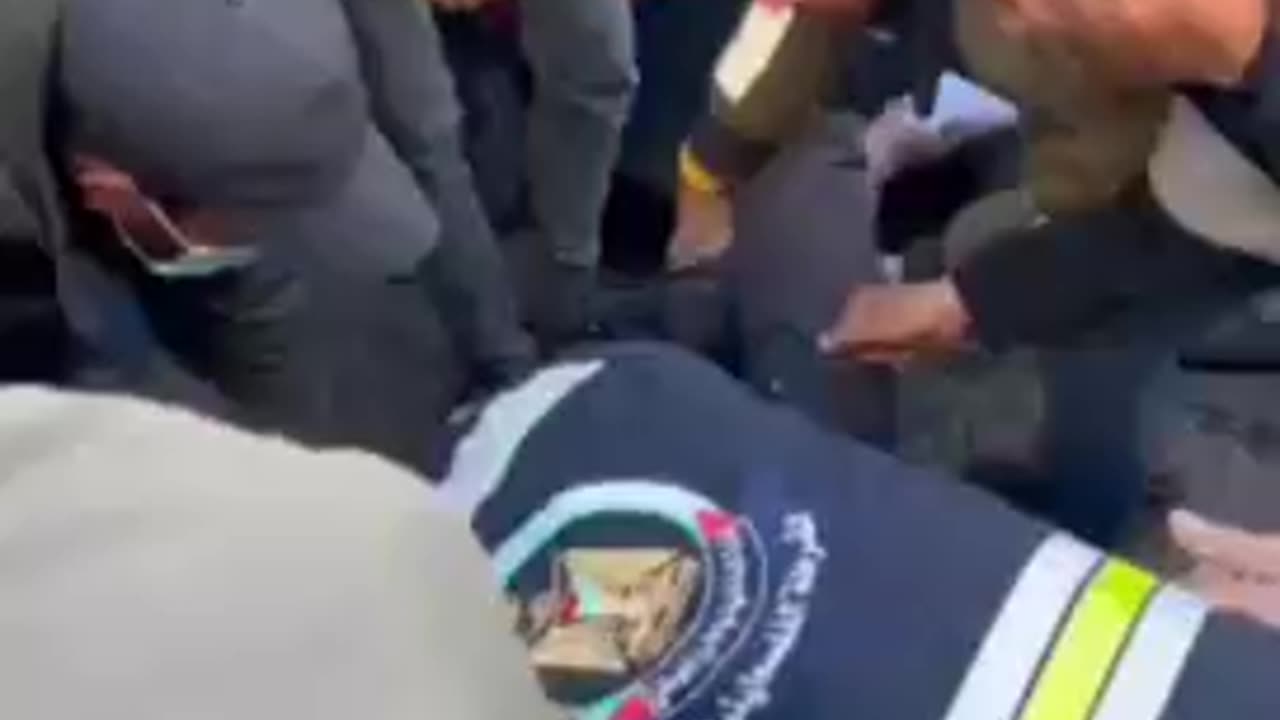 من استهداف سيارة تقل صحفيين من طائرة استطلاع واستشهاد الصحفيين "مصطفى ثريا" و"حمزة وائل الدحدوح"