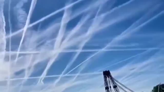 CHEMTRAIL NIGHTMARE FILLS NETHERLANDS SKY. PAYBACK FOR RESISTING THE NEO GREAT RESET?