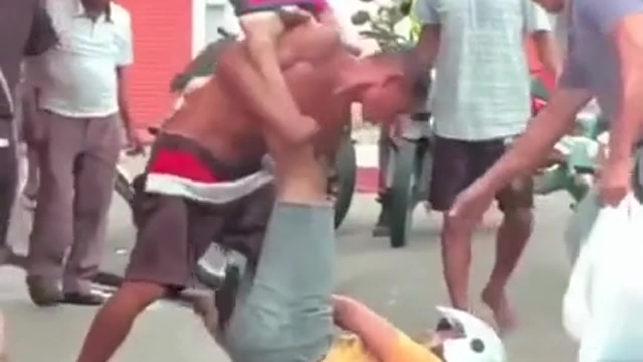 OFF-DUTY COP PERFORMS IMPROMPTU TRANSGENDER SURGERY ⚥ ON A THUG TRYING TO ROB HIM