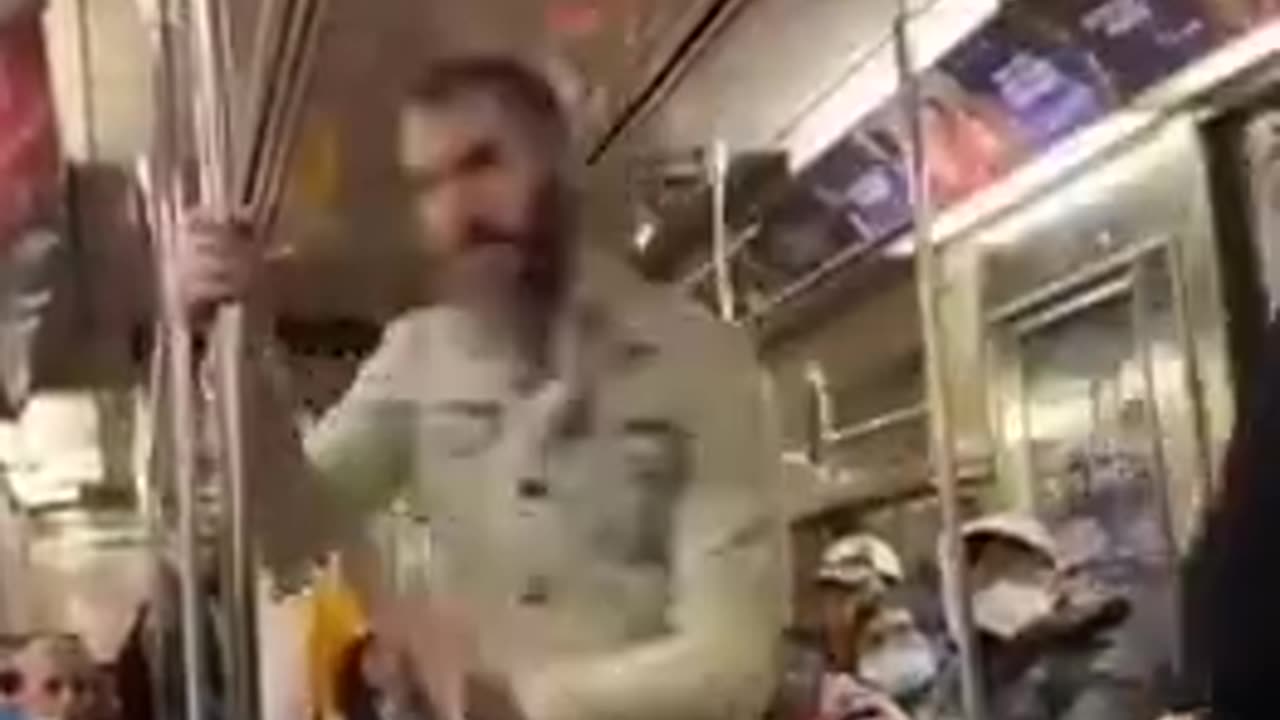 JEWISH MAN GETS ATTACKED IN A NY SUBWAY.mp4