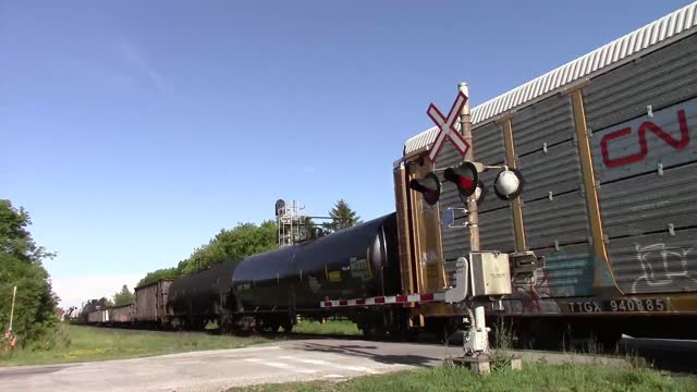 CN 3272 & CN 2986 Engines Manifest Train Westbound In Ontario