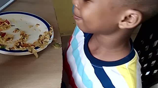 See This Child show You how To Eat Rice