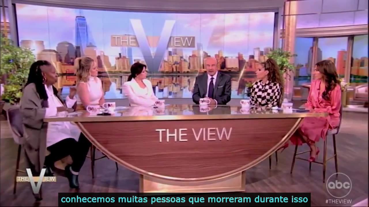 Os apresentadores de "The View" ficam surpresos depois que o Dr. Phil afirma...