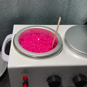 Melting Tickled Pink Premium Synthetic Hard Wax | 𝐒𝐨𝐜𝐚𝐥 𝐄𝐬𝐭𝐡𝐞𝐭𝐢𝐱