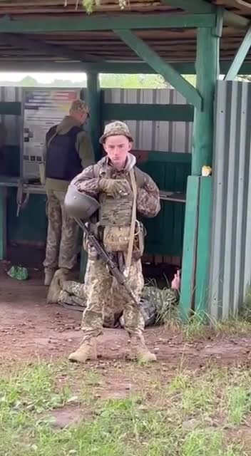 Ukrajinští nacisté nasazují děti už i na frontové linie