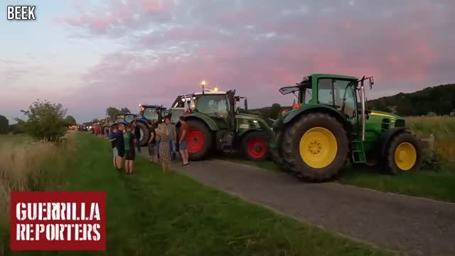 HOOOOONK! From Nijmegen to Beek, Dutch Farmers Have Taken Over the Streets