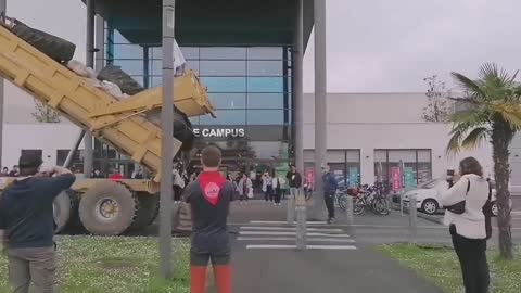 French Farmers Dump Truck Loads of Manure