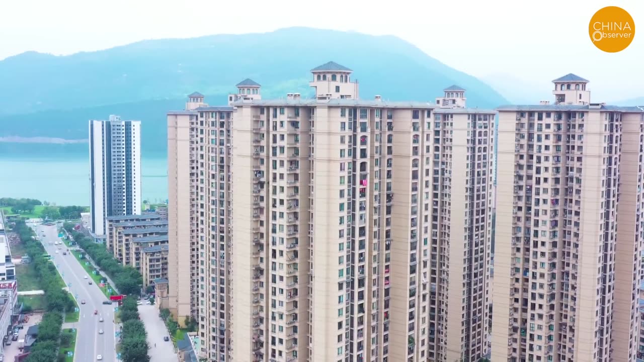 Housing Prices Plummet by 80_, Cries of Despair Everywhere, Ghost Towns Prevalent Across China