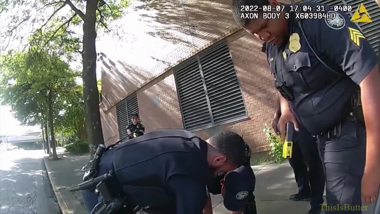 Atlanta officers deescalate with a man armed with a knife