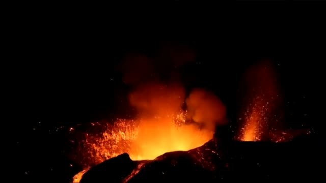 Volcano erupts in Spanish Canary Islands