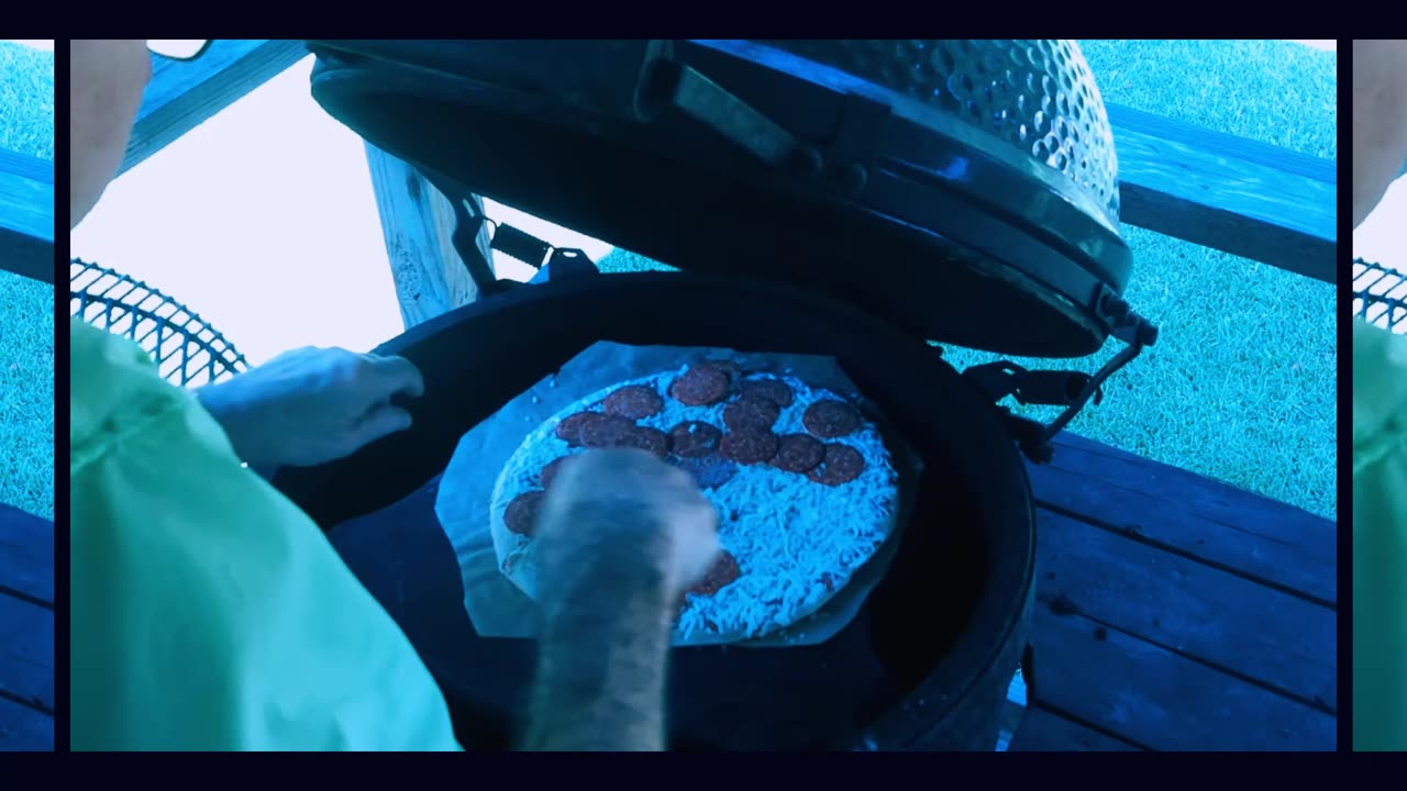 Frozen pizza on the big green egg