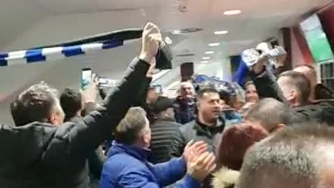 Slavlje Dinamovih navijača nakon pobjede u Trnavi