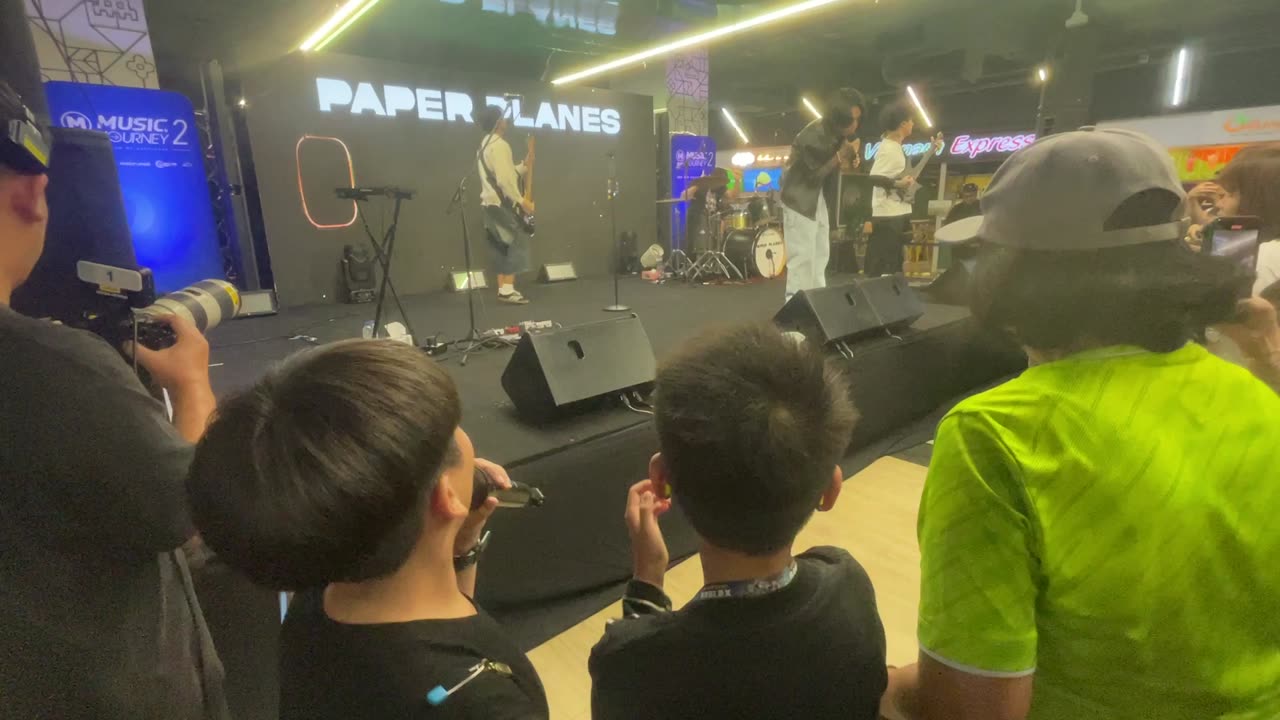 [FANCAM] Paper planes live at MRT Chatuchak ep2 mrt music journey 2024