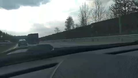 Na D1 za Prahou - převoz zbraní na Ukrajinu