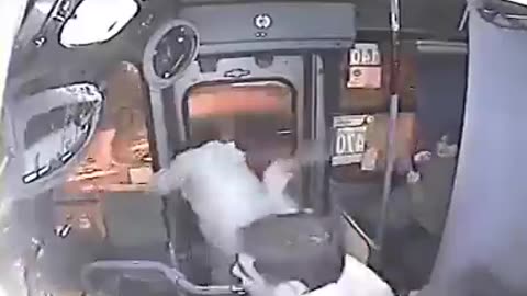 Driver teaches him not to rob good man