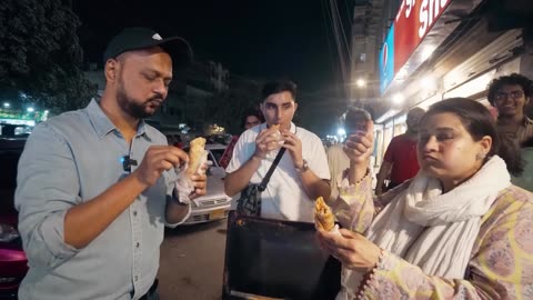 Chand Raatain aur Street Food i