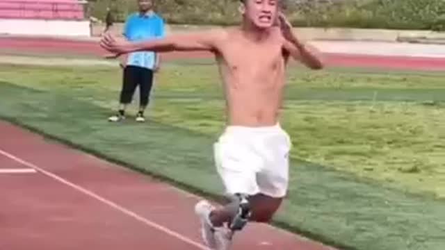 The post-00s one-legged teenagers practiced hard for ten years to counterattack