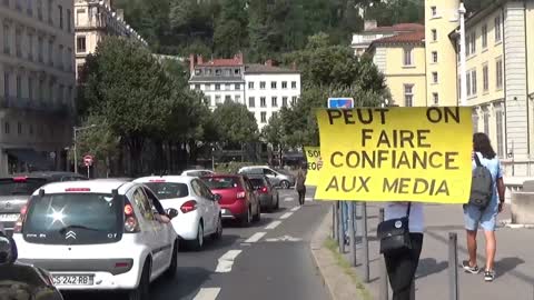 Les Collectifs LMBL PEC69 et Citoyens Action Pancartes Vieux Lyon 4 septembre2021