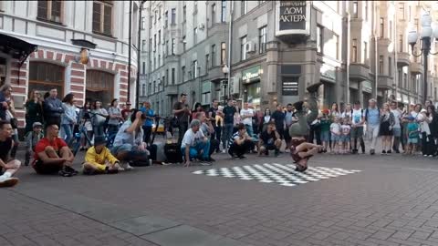 The wonderful street performances, the street dancers.Part 3