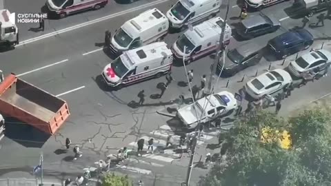 Hundreds of People form Human Chain to Move Debris from Kyiv Hospital