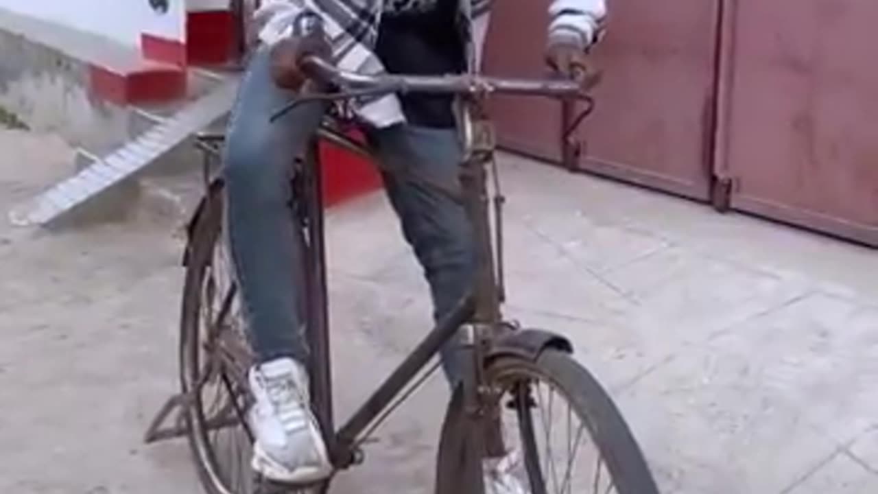 Lamborghini cycle๐๐#funny #realfools #surajroxfunnyvibeo #comedy #song #vikram