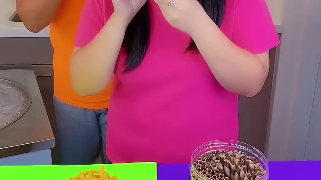Ice cream challenge! 🍨 Wednesday addams cake vs egg