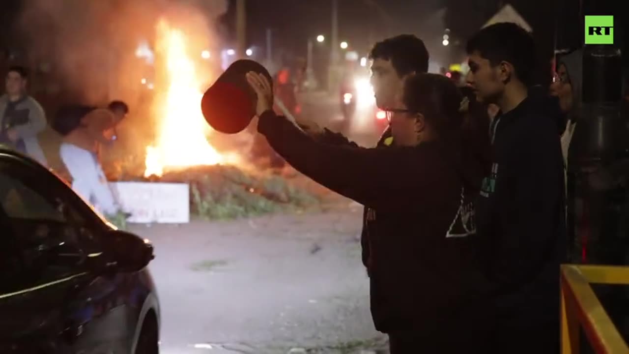 Santiago bangs pots and pans as the city s left with no electricity