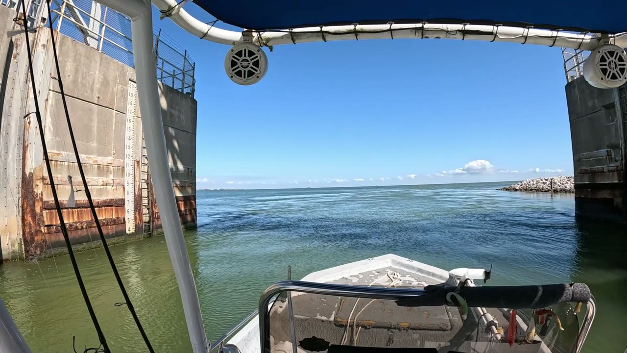 Fishing a BAYOU and a FLOOD GATE catching MUTIPLE SPECIES in Dickinson & Texas City (Catch & Cook)