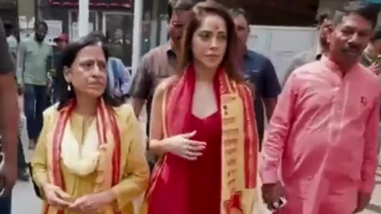 Nushrratt Bharuccha Visits Shree Siddhivinayak Temple for her new car