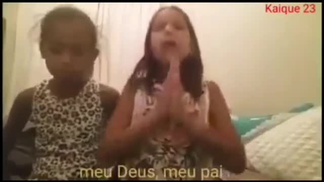 Meninas aprendendo falar inglês