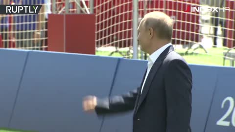 Putin i Infantino na crvenom trgu vježbali penale