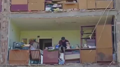 Resident of Kiev collects his belongings left in the apartment