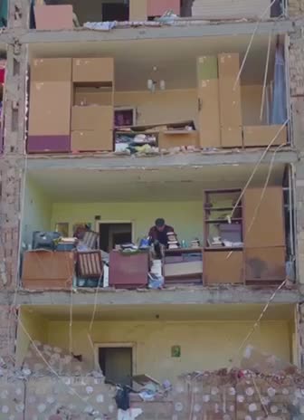 Resident of Kiev collects his belongings left in the apartment