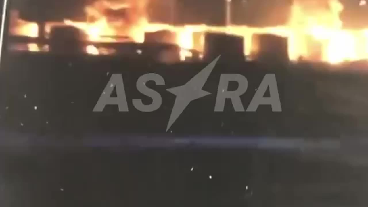 🔥🦅 Fuel tanks burn after UAV attack in Kamensky district of Rostov region!